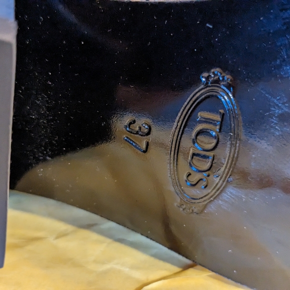 Tod's Women's Snakeskin Print Embossed Leather Booties. Size: 37. color: brown. - Picture 5 of 9